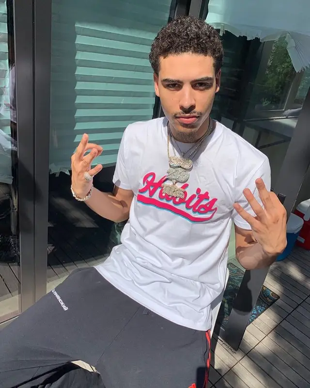 Jay Critch outfit in Habits 365, 2020