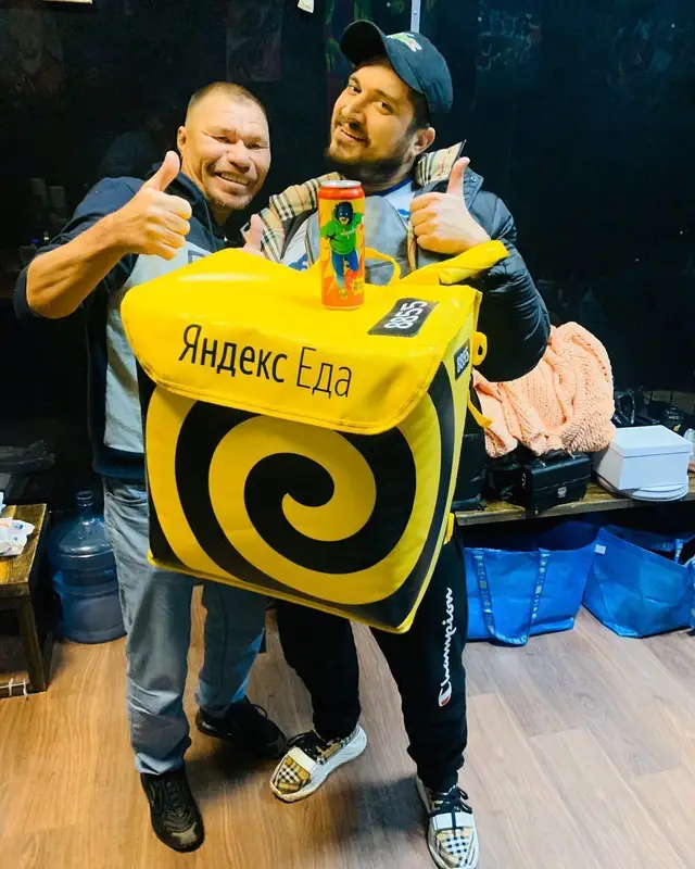 Паша Техник outfit in Burberry, Louis Vuitton, and Lacoste, 2022