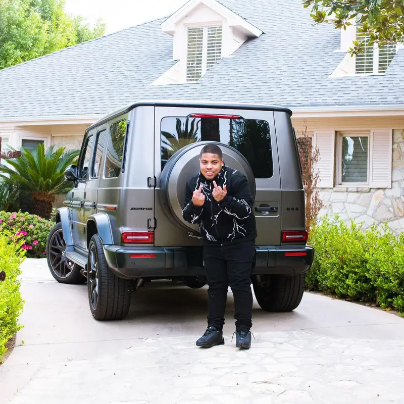 Smiley outfit in Nike and Drake Merch, 2022