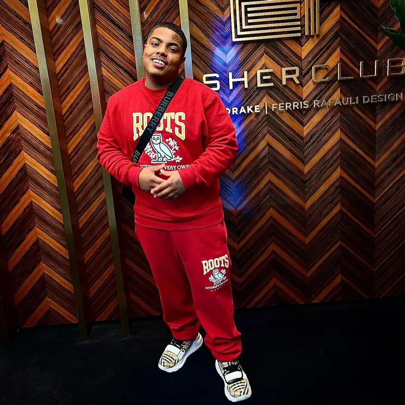 Smiley outfit in OVO, Burberry, and Roots, 2021