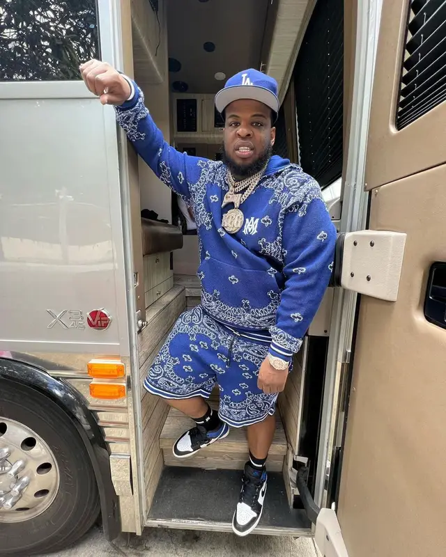 Maxo Kream outfit in Amiri, Nike, and New Era, 2022