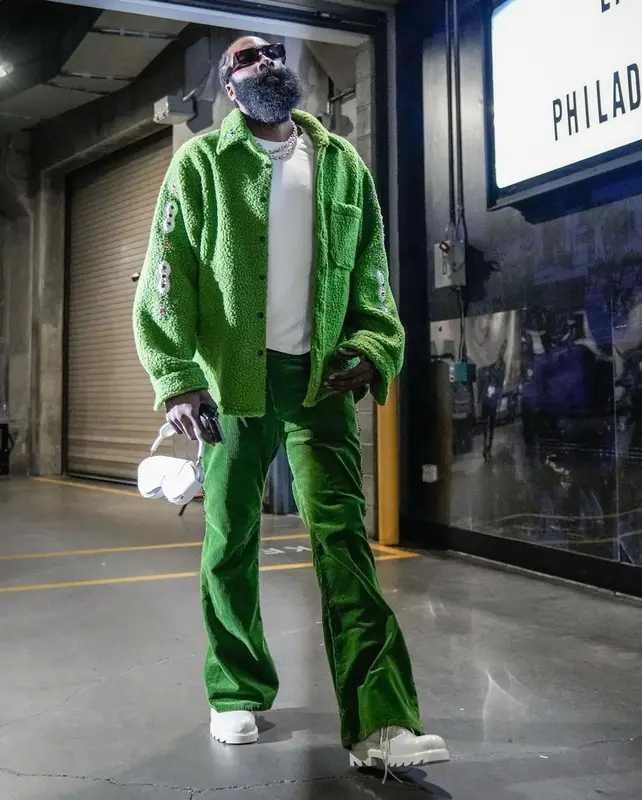 James Harden outfit in Cout De La Liberte, Bottega Veneta, and Apple, 2022