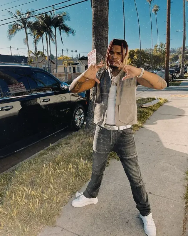 Lil Keed outfit in Balenciaga, Off-White, and Louis Vuitton, 2022