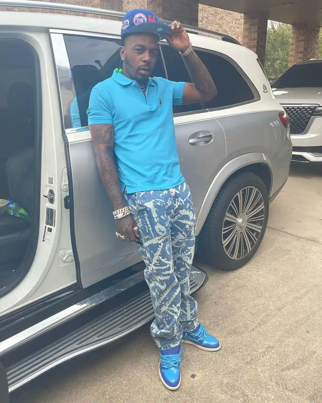 Sauce Walka outfit in Stayav8ted, Reves Paris, and New Era, 2022