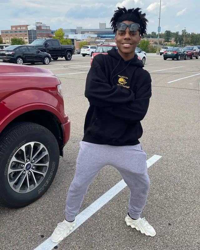 IShowSpeed outfit in Adidas, Gucci, and Yeezy, 2021