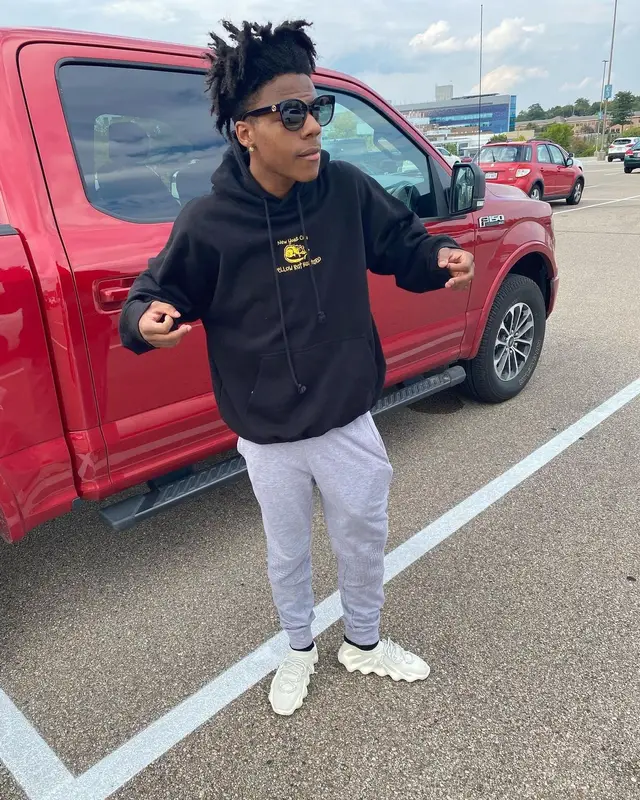 IShowSpeed outfit in Adidas, Gucci, and Yeezy, 2021