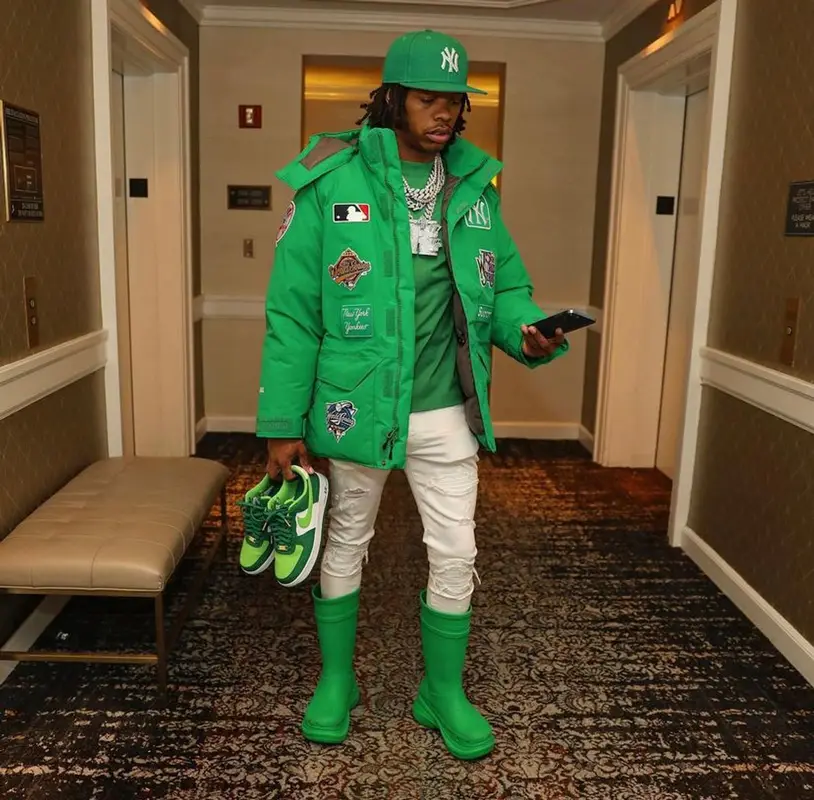 Lil Baby outfit in Supreme, Nike, and New York Yankees, 2022