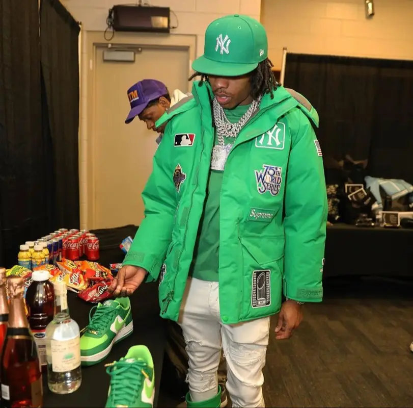 Lil Baby outfit in Supreme, Nike, and New York Yankees, 2022
