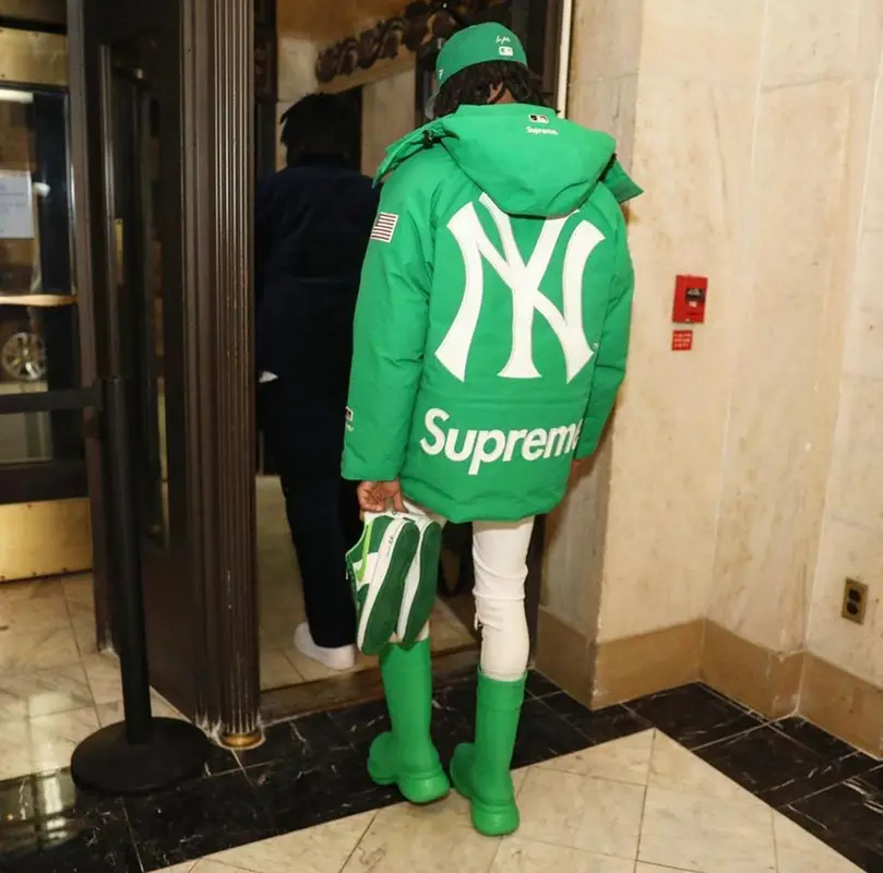 Lil Baby outfit in Supreme, Nike, and New York Yankees, 2022