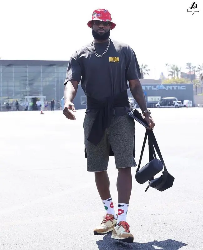 LeBron James outfit in Union Los Angeles and Supervsn, 2022