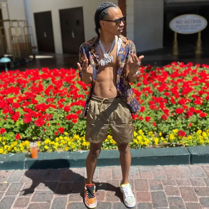 Pressa outfit in Dior, Nike, and Gucci, 2022