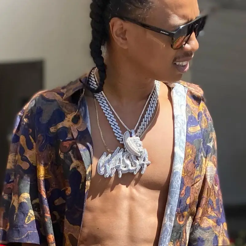 Pressa outfit in Dior, Nike, and Gucci, 2022