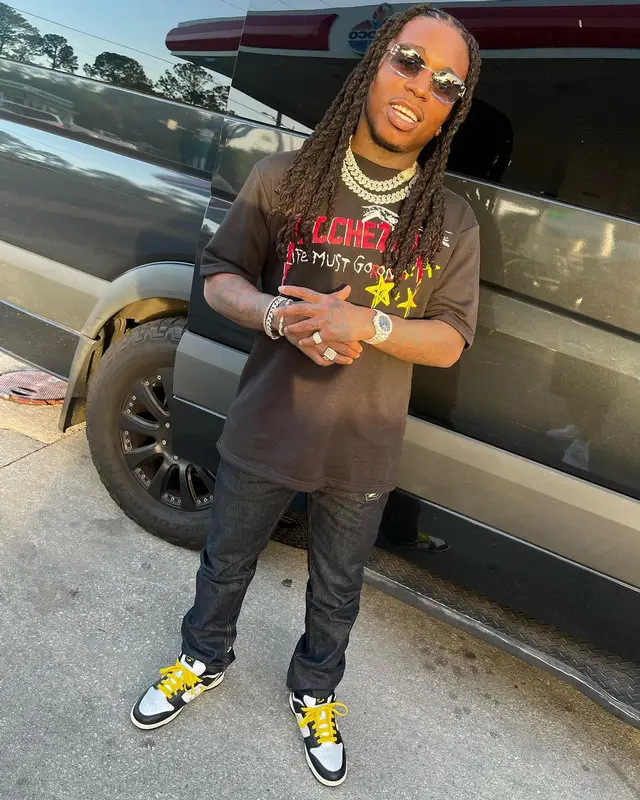 Jacquees outfit in Ricchezza Forever, Evisu, and Cartier, 2022
