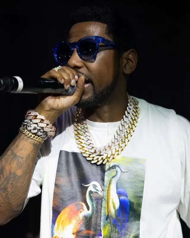 Fabolous outfit in Temples & Bridges, Nike, and Heron Preston, 2022