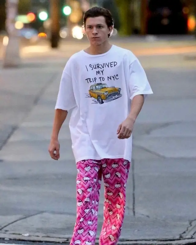 Tom Holland outfit in No Name, Hello Kitty, and Oofos, 2017