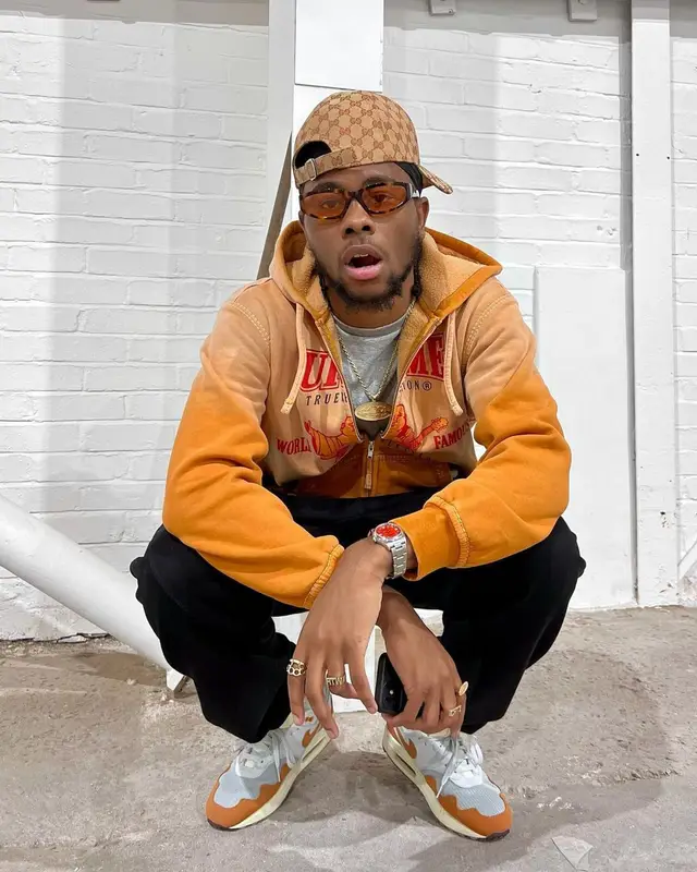 Lundun outfit in Supreme, Gucci, and True Religion, 2021