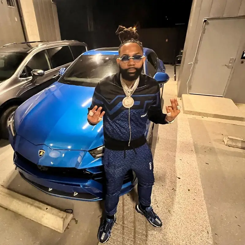 Money Man outfit in Versace, 2022