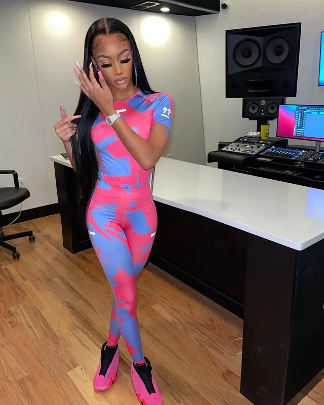 Lakeyah outfit in Off-White and Jordan, 2022