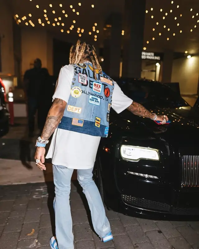 Lil Durk outfit in Gallery Dept. and Nike, 2022