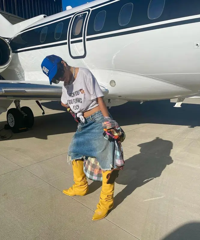 Doja Cat outfit in Marc Jacobs and R13, 2022