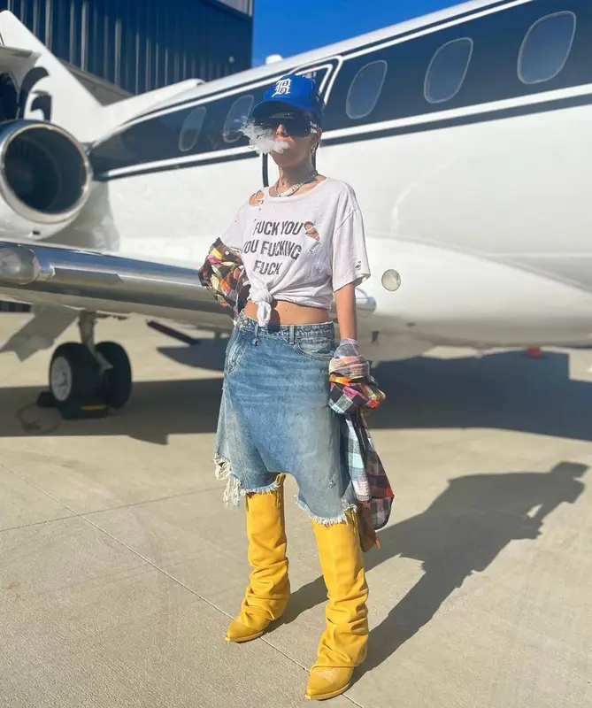 Doja Cat outfit in Marc Jacobs and R13, 2022