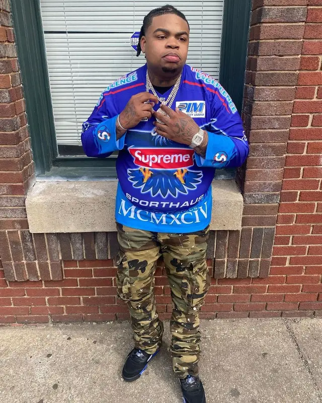 Big Yavo outfit in Supreme, Tulones, and Jordan, 2022
