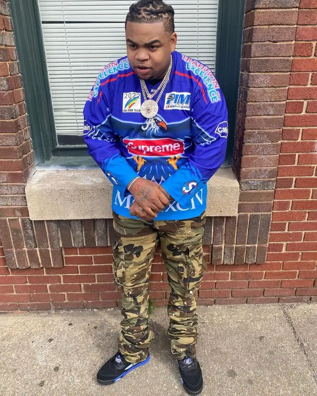 Big Yavo outfit in Supreme, Tulones, and Jordan, 2022