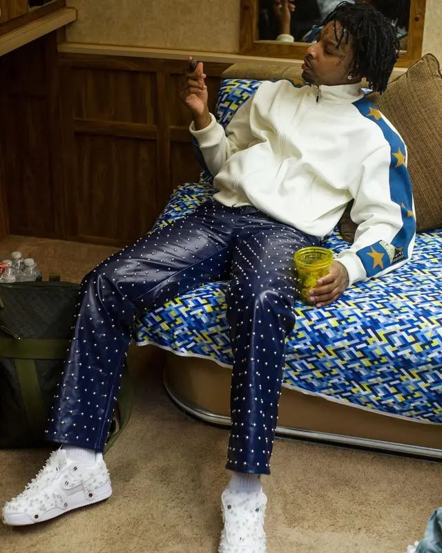 21 Savage outfit in Kapital, Bottega Veneta, and Nike, 2022