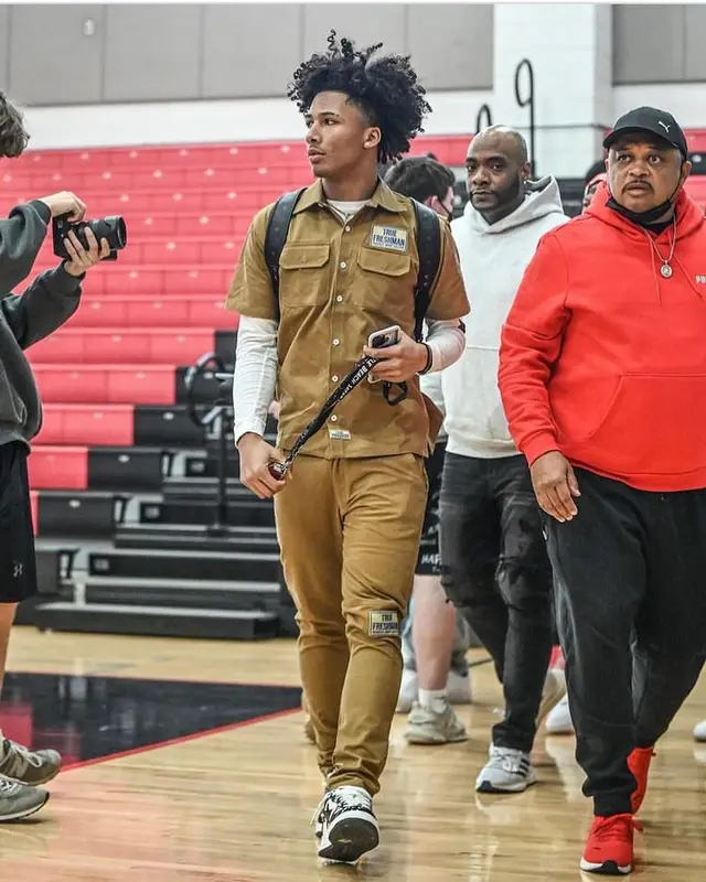 Mikey outfit in True Freshman, 2022