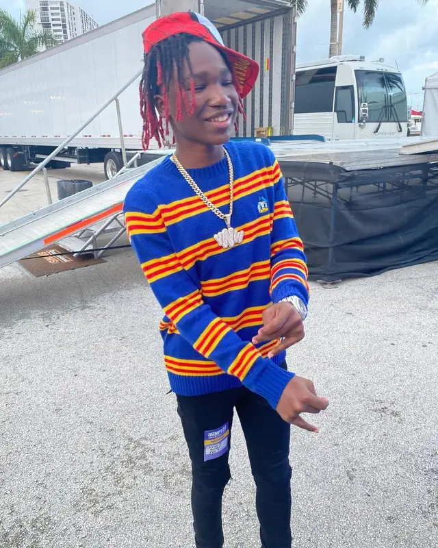YNW BSlime outfit in Disney, Ksubi, and Forever 21, 2022