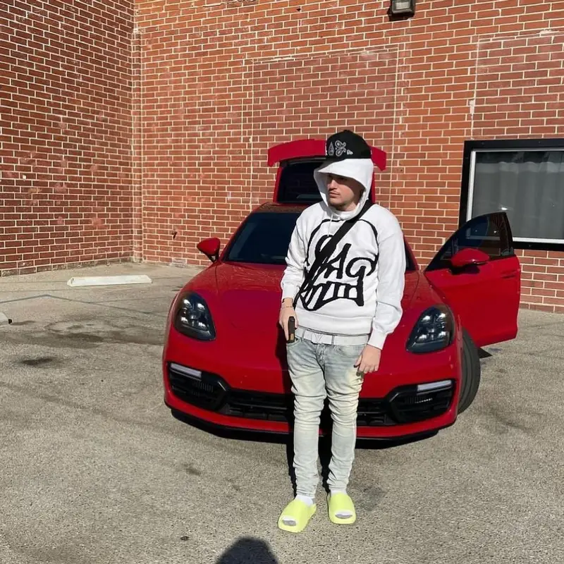 Yeat outfit in Off-White, Louis Vuitton, and New Era, 2021