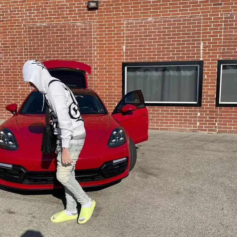 Yeat outfit in Off-White, Louis Vuitton, and New Era, 2021