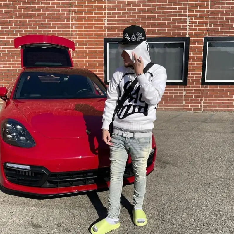 Yeat outfit in Off-White, Louis Vuitton, and New Era, 2021