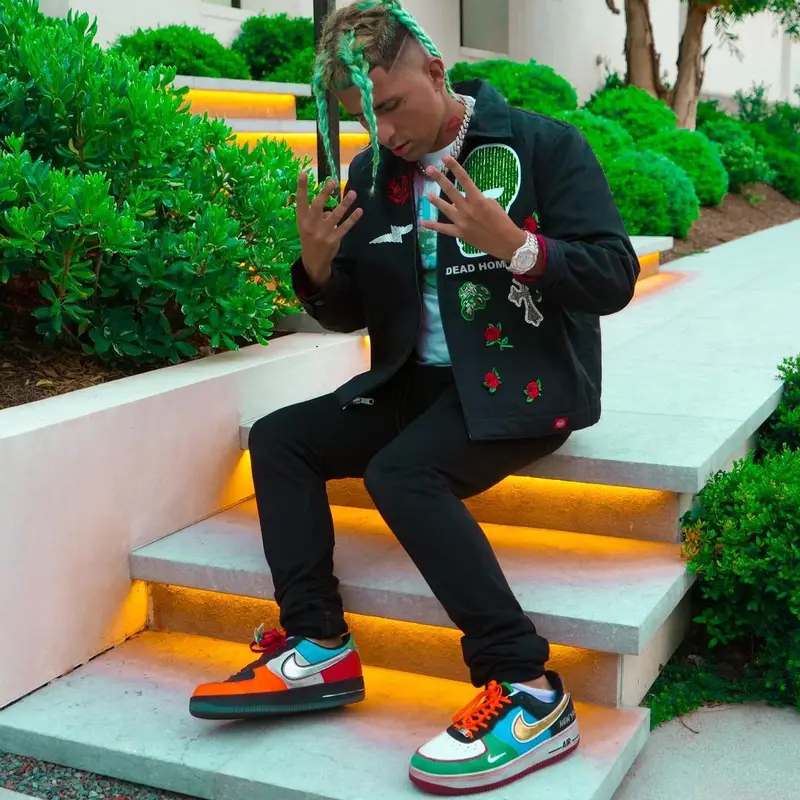 Rarri outfit in Star World Arts and Nike, 2022