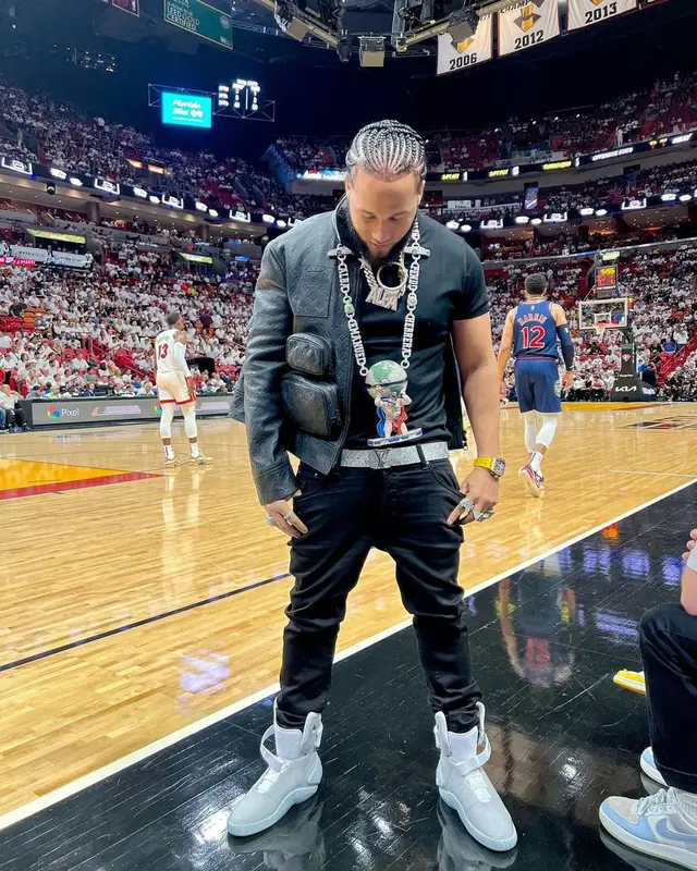 El Alfa El Jefe outfit in Louis Vuitton and Nike, 2022
