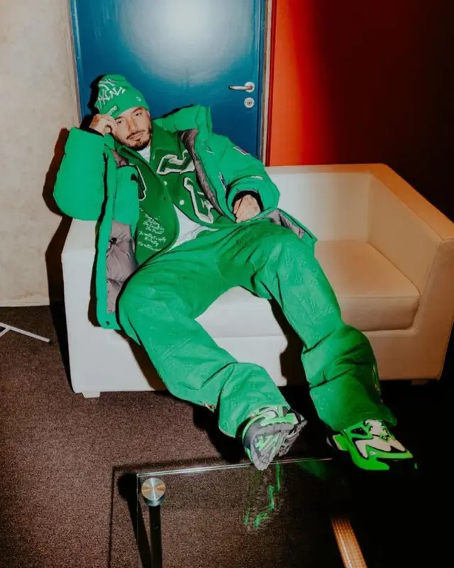 J Balvin outfit in Supreme, New Era, and New York Yankees, 2022