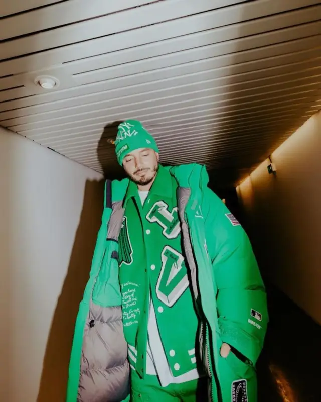 J Balvin outfit in Supreme, New Era, and New York Yankees, 2022