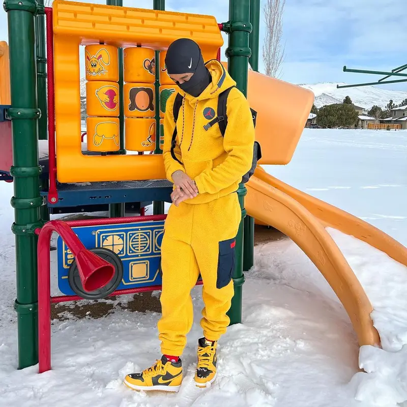 Flight outfit in Jordan and Nike, 2022