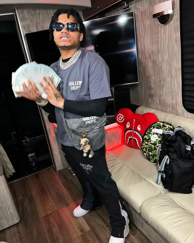 No Cap outfit in Gallery Dept., Nike, and Prada, 2022