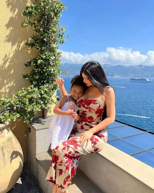 Kylie Jenner outfit in Dolce & Gabbana and Gianvito Rossi, 2022