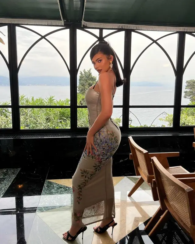 Kylie Jenner outfit in Dolce & Gabbana, 2022