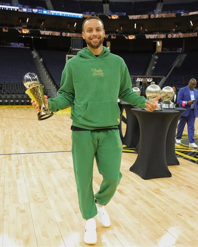 Stephen Curry outfit in Trophy Hunting and Under Armour, 2022