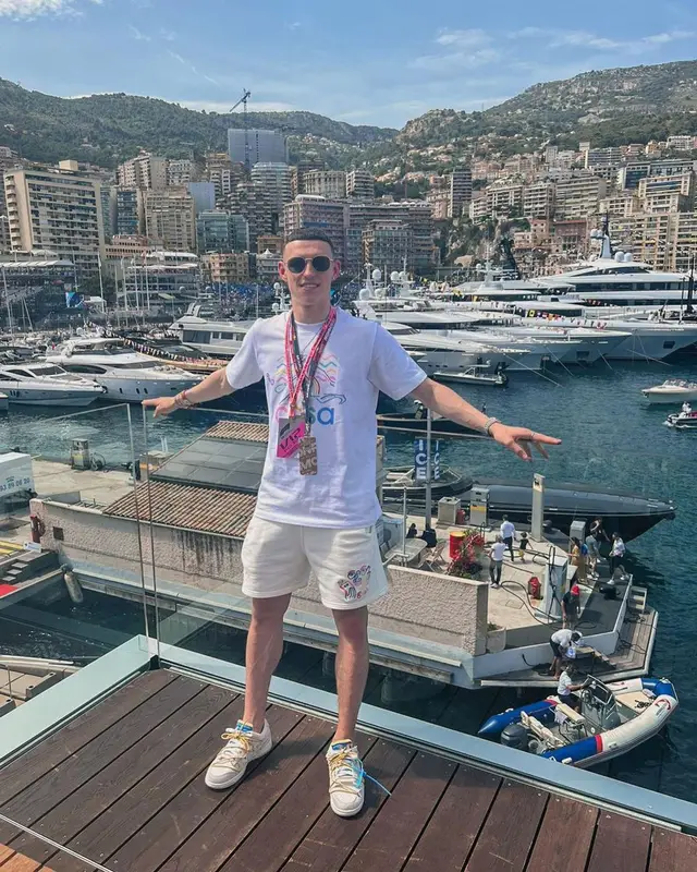Phil Foden outfit in Casablanca, Nike, and Off-White, 2022