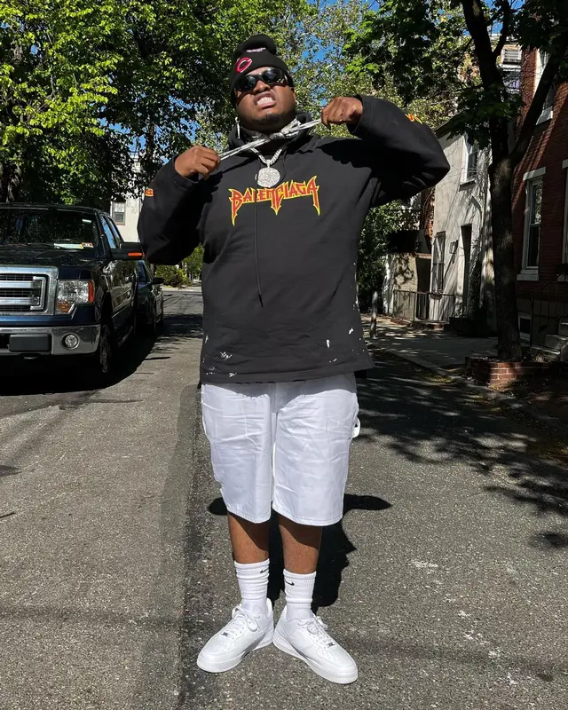 Duke Deuce outfit in Balenciaga, Versace, and New Era, 2022