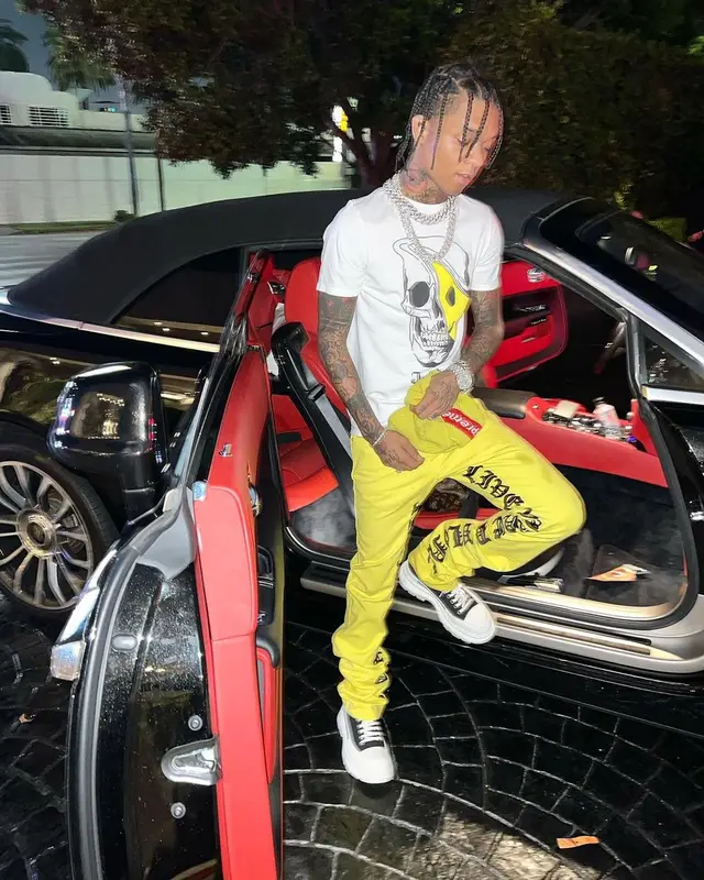 Swae Lee outfit in Louis Vuitton, Supreme, and New Era, 2022