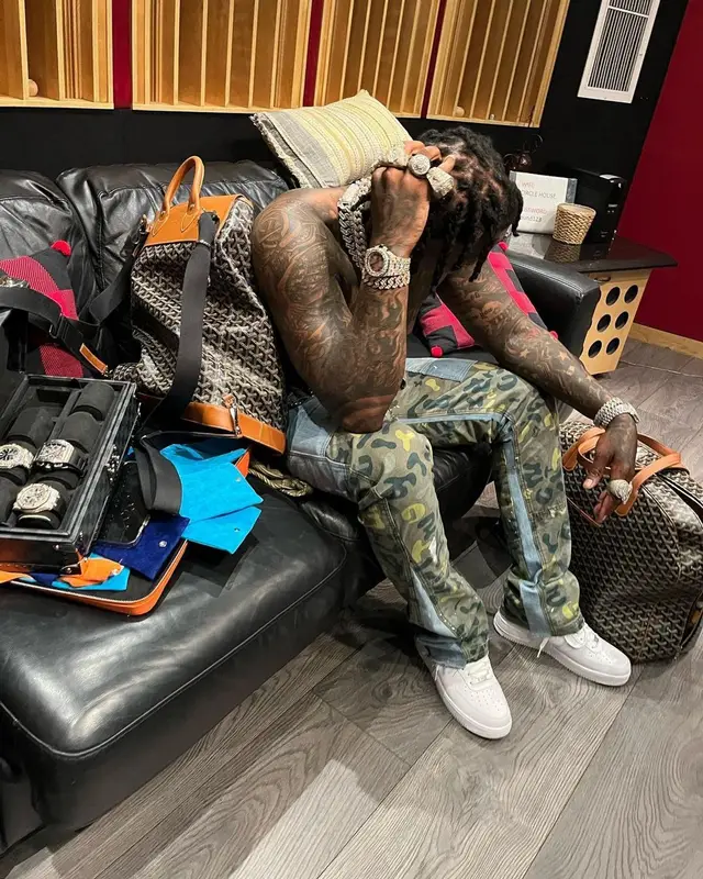 Moneybagg Yo outfit in Gallery Dept., Nike, and Supreme, 2022