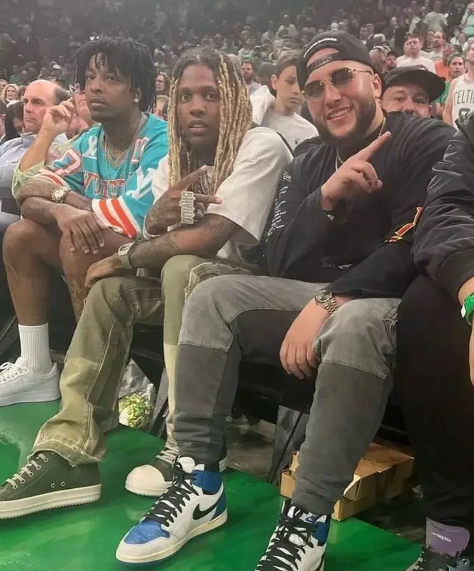 Lil Durk outfit in Dior, Gallery Dept., and Amiri, 2022
