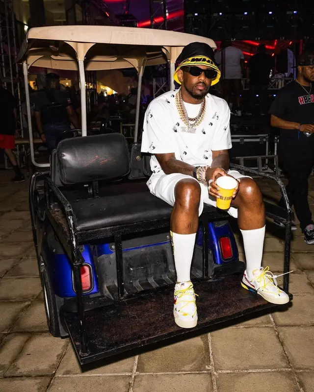 Fabolous outfit in Nike and Off-White, 2022