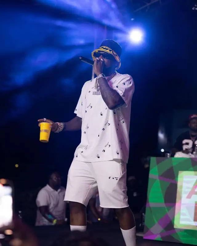 Fabolous outfit in Nike and Off-White, 2022