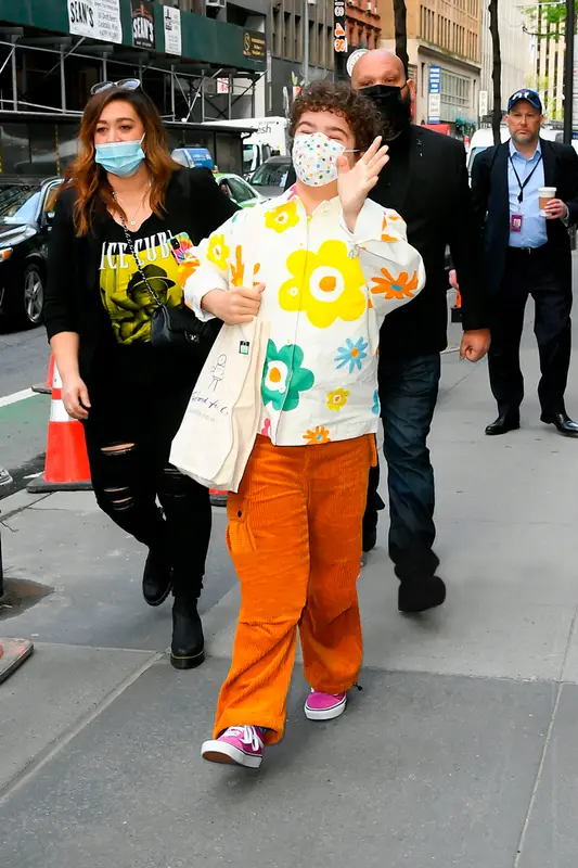 Gaten Matarazzo outfit in Yitai, Vans, and No Name, 2022